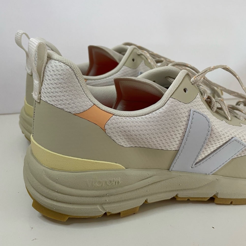 NWOT Veja Dekkan Sneaker Size 10 Women’s - Picture 6 of 13